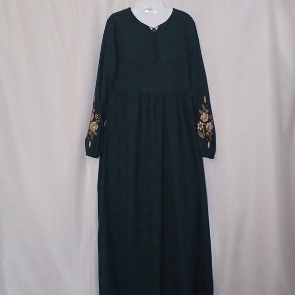 ELIT Dresses & Skirts - ELIT Life Green Maxi Dress With Embroidery. Size 38(6)